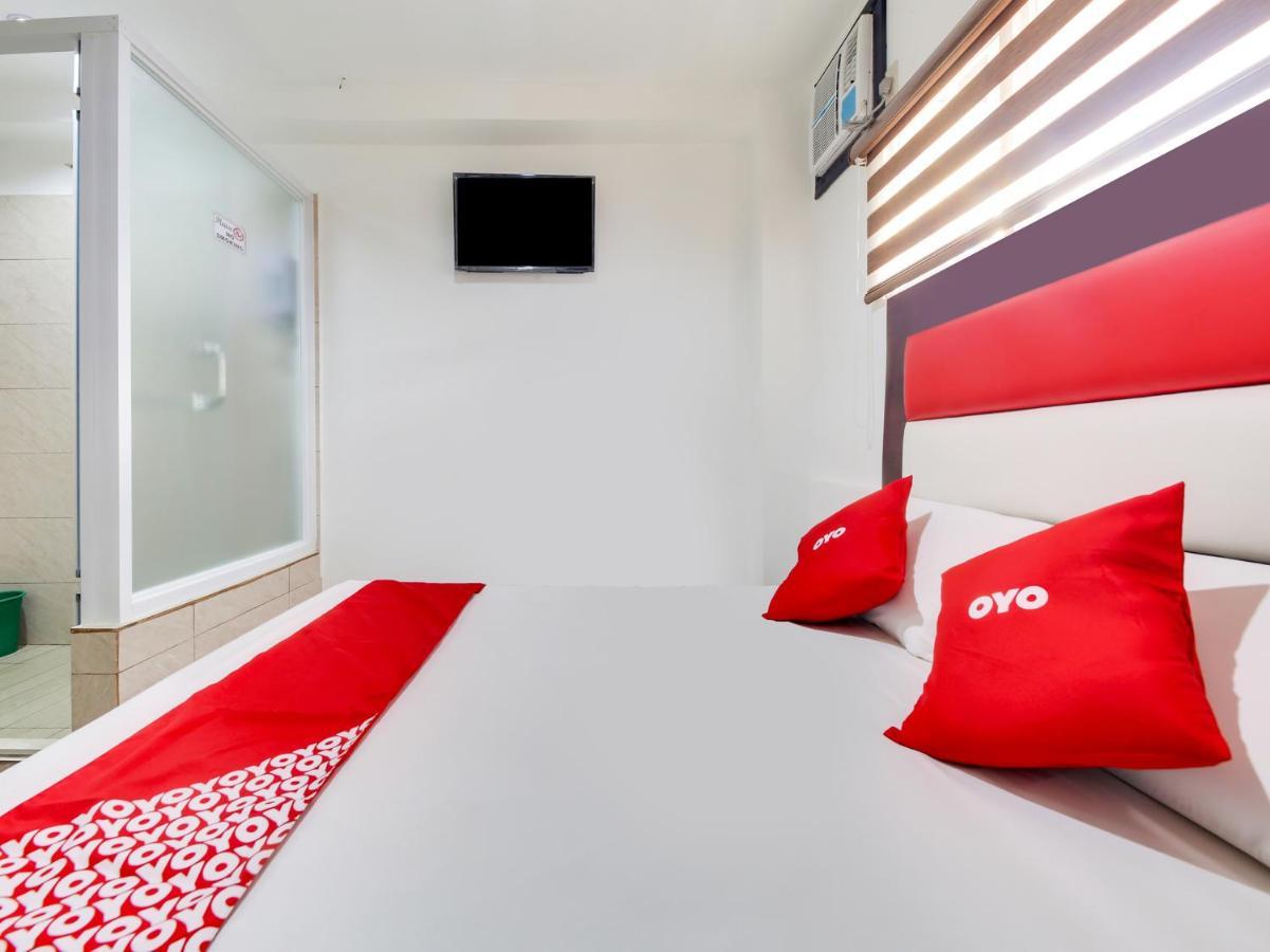 Oyo 895 Golden Majestic Pension Inn Manila Ngoại thất bức ảnh