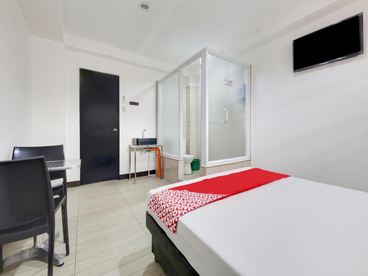 Oyo 895 Golden Majestic Pension Inn Manila Ngoại thất bức ảnh